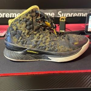 Curry sneakers youth